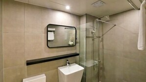 Basic Tek Kişilik Oda, 1 Büyük (Queen) Boy Yatak, Sigara İçilmez, Evcil Hayvanlara İzin Verilmez | Banyo