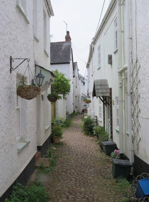 Cottage | Property grounds - The Pepper Pot Sleeps 4 Sunlit Garden (Exmouth)