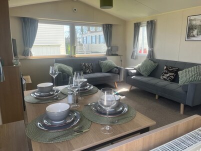 Ashcroft Coast - 2 Bed - Sleeps 4 - Pets Ok