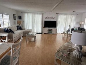 Living area - Tranquil 2-bedroom house in Key Largo (Key Largo)