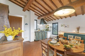 Familiehus, flere soverom, ved fjell (Relaxing Tuscan Country near Florence) | Spiseområde