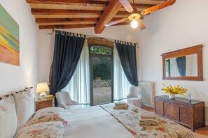 Familiehus, flere soverom, ved fjell (Relaxing Tuscan Country near Florence) | 1 soverom, wi-fi (inkludert) og sengetøy
