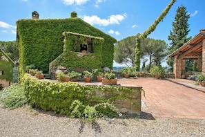 Family Apartment, Multiple Bedrooms, Mountainside (Relaxing Tuscan Terrazza near) | Property grounds - Relaxing Tuscan Terrazza Near Florence (Impruneta)