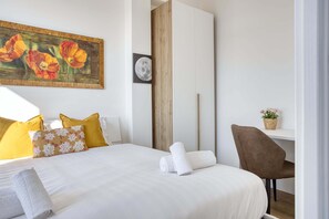 Iron/ironing board, free WiFi, bed sheets - Bright flat near Lambretta Park (Milan)