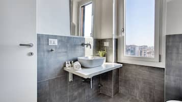 Apartment, 1 Double Bed, Balcony, City View | Bathroom | Hair dryer, bidet