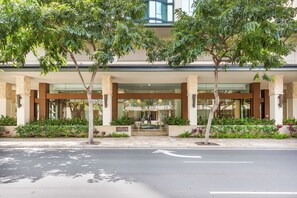 Exterior detail - Mountain-City Views Condo at Allure w/Parking (HONOLULU)