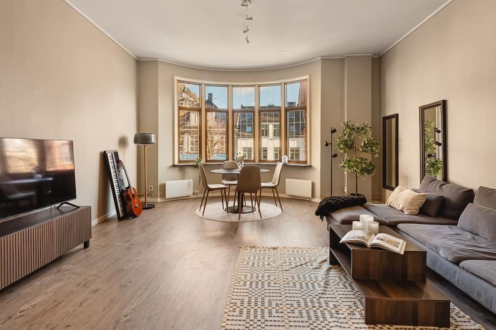 Fløyen Suites - Private Rooms I Location