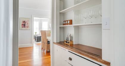 Walk to Harvard Square: Apartment in Cambridge