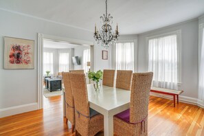 Interior - Walk to Harvard Square: Apartment in Cambridge (Cambridge)