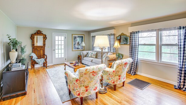 A living room with a sofa, two armchairs, a coffee table, and a fireplace. - 4 Mi to Dtwn: Goodlettsville Getaway w/ Yard (Goodlettsville)