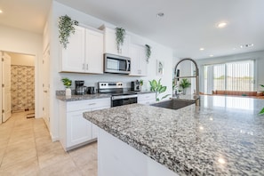 House (3 Bedrooms) | Interior
