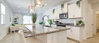 10 Mi to Downtown: Suburban Phoenix Home
