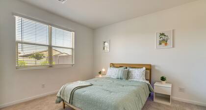 10 Mi to Downtown: Suburban Phoenix Home