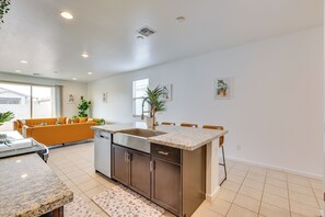 House (3 Bedrooms) | Interior