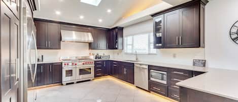 House (3 Bedrooms) | Interior