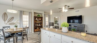 3 Mi to Hospitals: Stylish Condo in San Antonio!