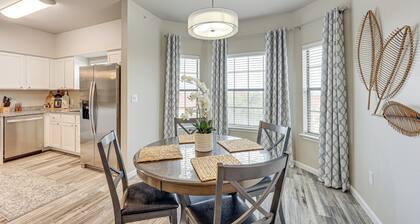 3 Mi to Hospitals: Stylish Condo in San Antonio!