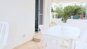 Leilighet, 2 soverom, røyk, balkong | Balkong