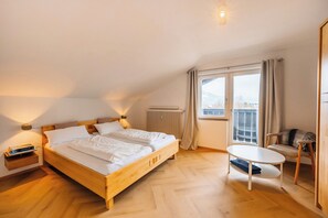 3 bedrooms, iron/ironing board, travel cot, free WiFi