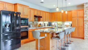 House (4 Bedrooms) | Interior