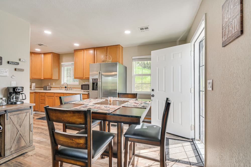 Coulterville Home w/ Gazebo Near Lakes & Hiking! - Priest, CA