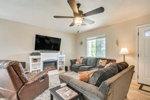 House (2 Bedrooms) | Interior - Coulterville Home w/ Gazebo Near Lakes & Hiking! (Coulterville)