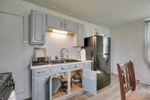 Interior - 2 Mi to Historic District: Cozy Home in Quincy! (Quincy)