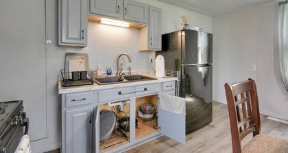2 Mi to Historic District: Cozy Home in Quincy!