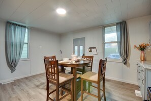 Interior - 2 Mi to Historic District: Cozy Home in Quincy! (Quincy)