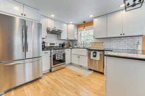 House (5 Bedrooms) | Interior