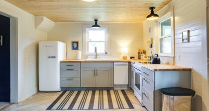 4 Mi to Great Barrington: Berkshires Retreat!