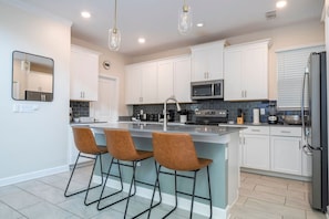 Coffee/tea maker, fridge, microwave, oven - Ravello Villa Storey Lake (Kissimmee)