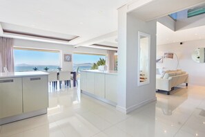 3 bedrooms, desk, Internet - Spacious 3bed Apt Overlooking Cape Town Panova (Cape Town)