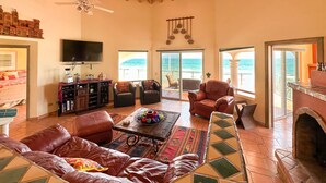 House | 4 bedrooms - Your Beachfront Escape Close to Everything (Puerto Peñasco)