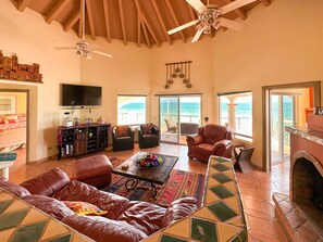 House | 4 bedrooms - Your Beachfront Escape Close to Everything (Puerto Peñasco)