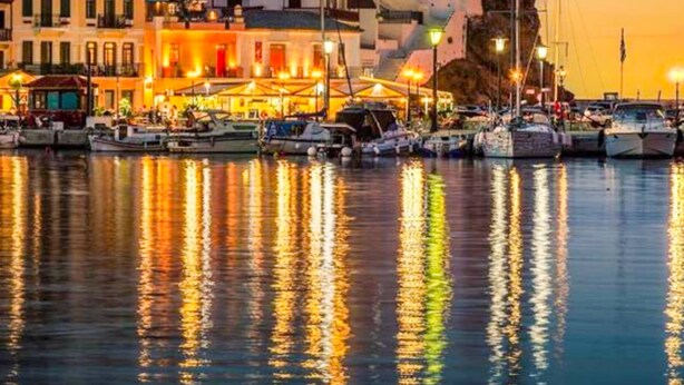 A harbor at dusk with buildings reflecting on the water, a crescent moon in the sky, and boats docked. - Pergamonto Cottage - Seaview Nest w Private Pool (Skopelos)