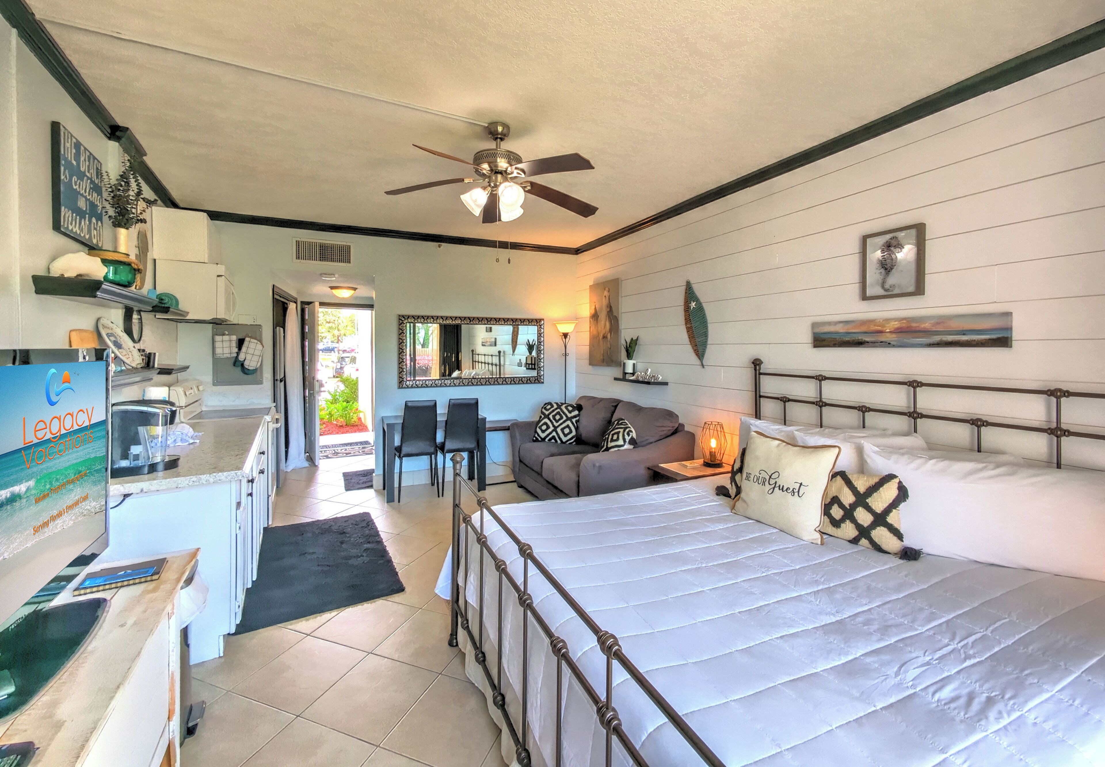 Escrivaninha, ferros/tábuas de passar roupa, Wi-Fi de cortesia