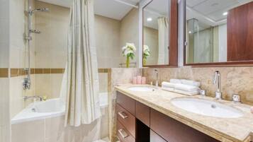 Apartment, Balcony | Bathroom