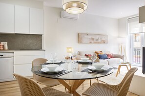 Dining - Izpizua II | The Rentals Collection (San Sebastián/Donostia)
