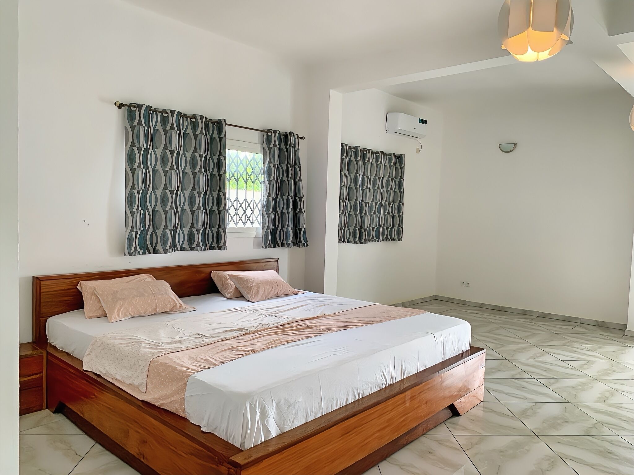 1 多间卧室、免费 WiFi、床单