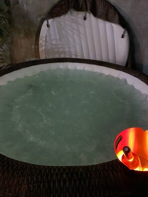 Indoor spa tub