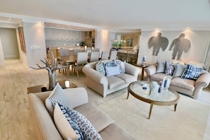 4 bedrooms - Bantry Place - Luxury Apartment (Cape Town)