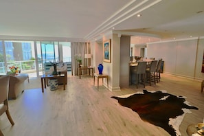 4 bedrooms - Bantry Place - Luxury Apartment (Cape Town)