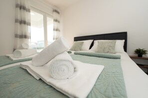 2 chambres, fer et planche à repasser, Wi-Fi gratuit, draps fournis