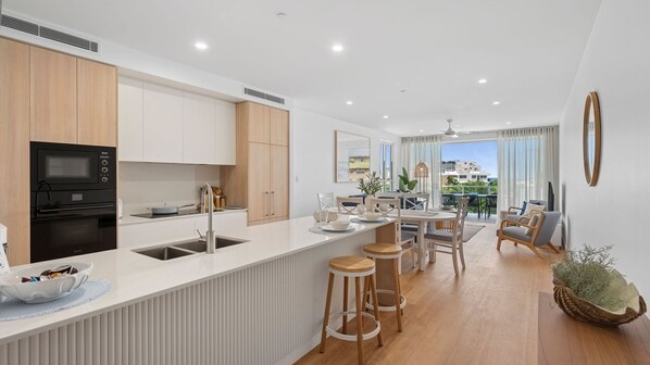 Fridge, stovetop, toaster, cookware/dishes/utensils