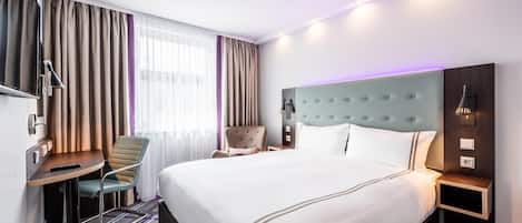 Quarto casal standard | Quartos à prova de som, Wi-Fi de cortesia, roupa de cama