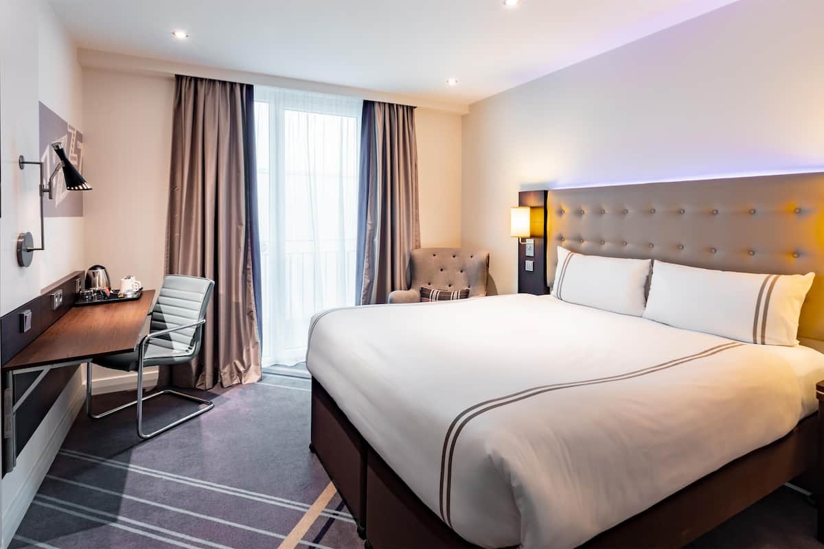 Double Room, Roll-in Shower