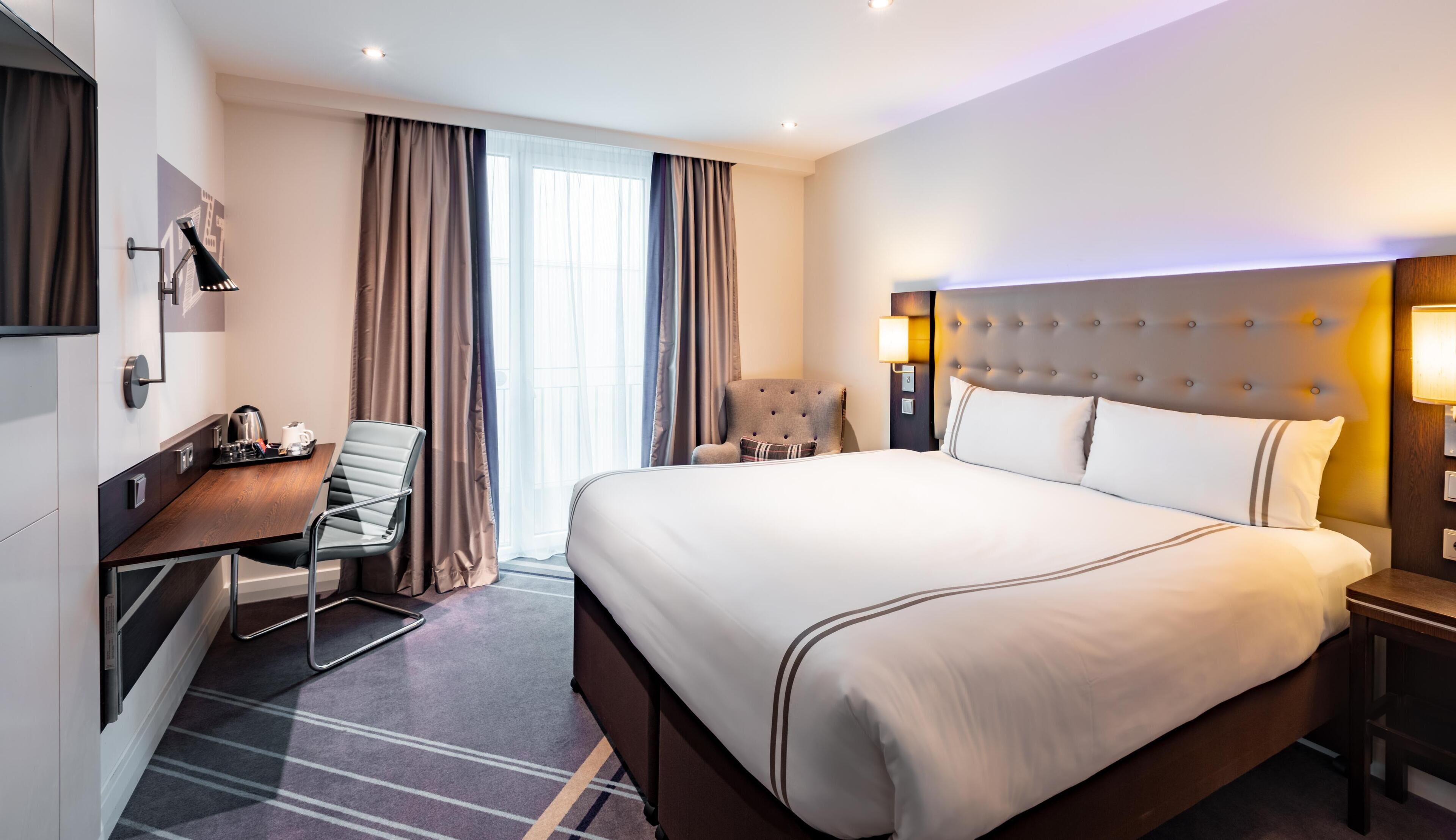 Double Room, Roll-in Shower | Soundproofing, free WiFi, bed sheets