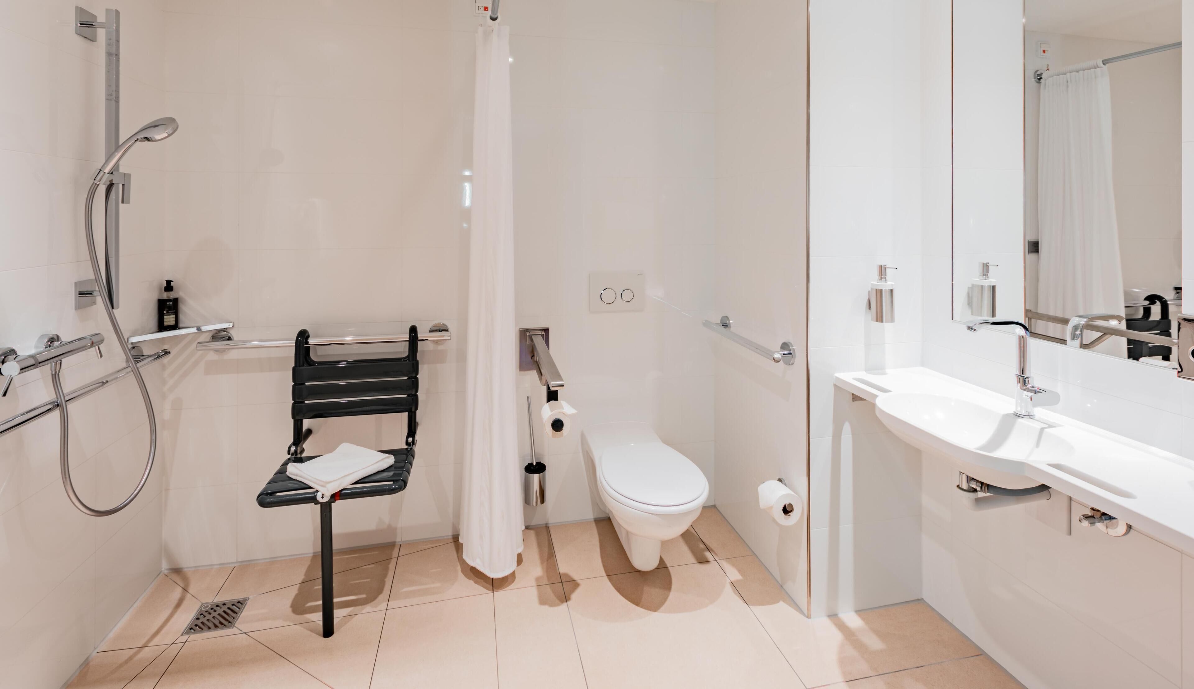 Double Room, Roll-in Shower | Accessible bathroom
