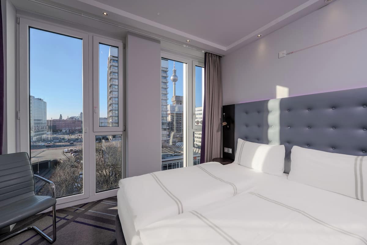 Habitación doble estándar, regadera para personas con discapacidad | Insonorización, wifi y ropa de cama